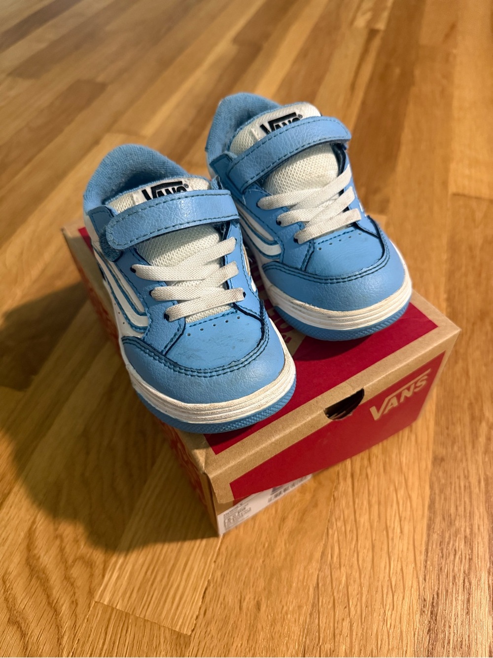 Vans Toddler Hyline V Sneaker size 8